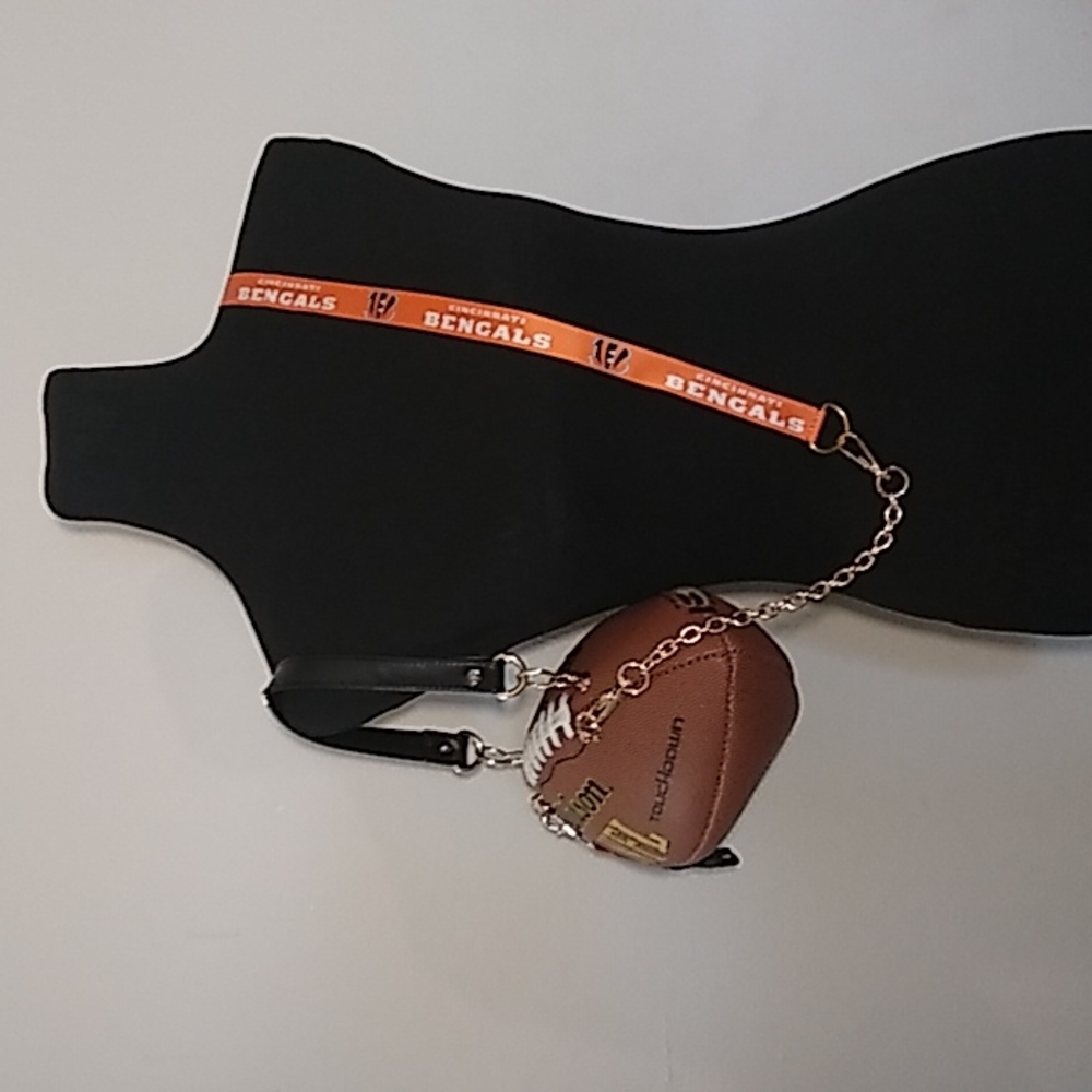 HANDMADE Football Purse (CINCINNATI BENGALS) 🏈 - Picture 5 of 15